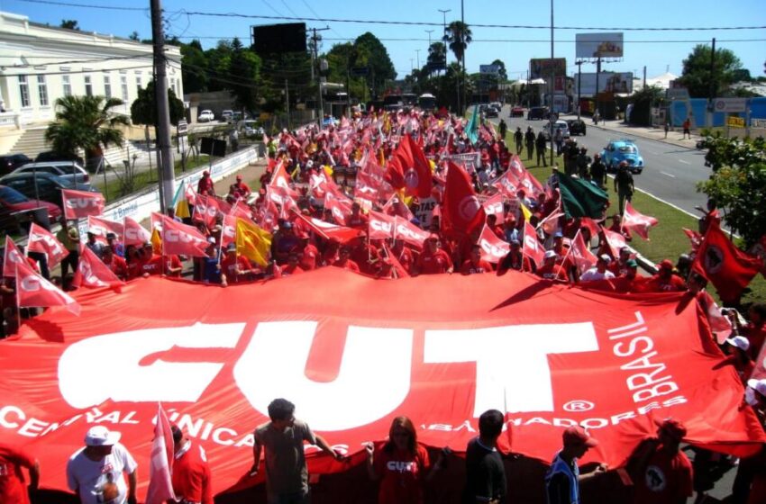  Movimentos de Caxias do Sul chamam para Ato na Praça Dante hoje