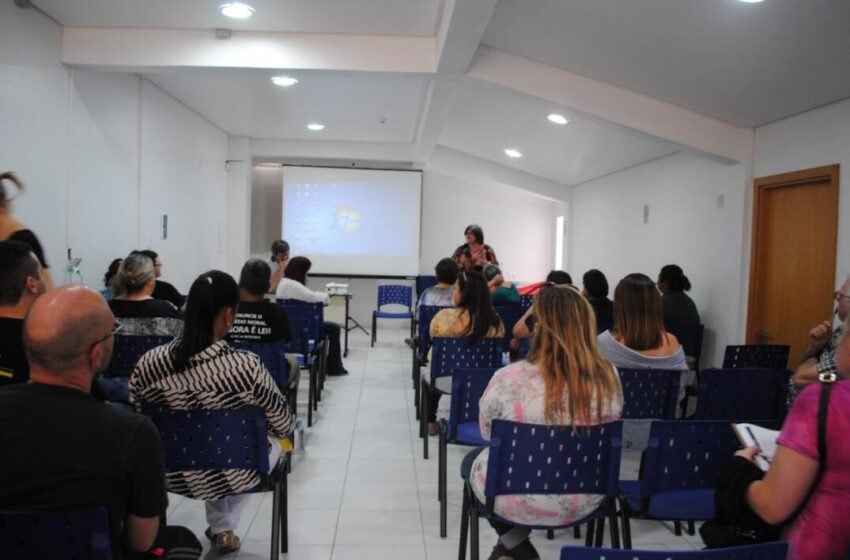  Seminário de formação em defesa do SUS reúne servidores no Sindiserv