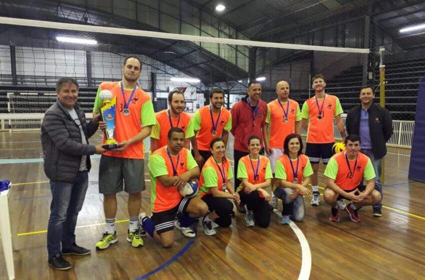  Campeonato de vôlei Sindiserv encerra com vitória do “123 azar”