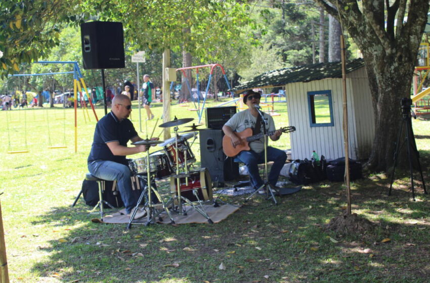  Pietro e Dan Ferretti na Sede Campestre do Sindiserv, domingo (26)