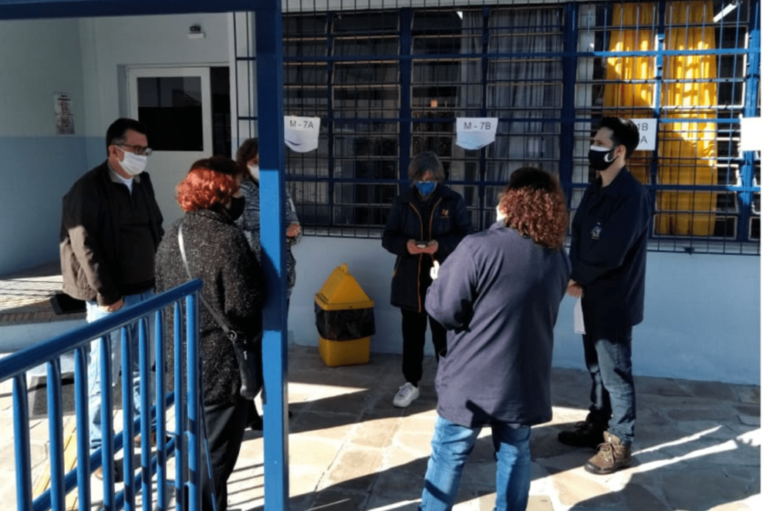  Sindiserv avalia casos de Covid-19 em escolas da rede municipal