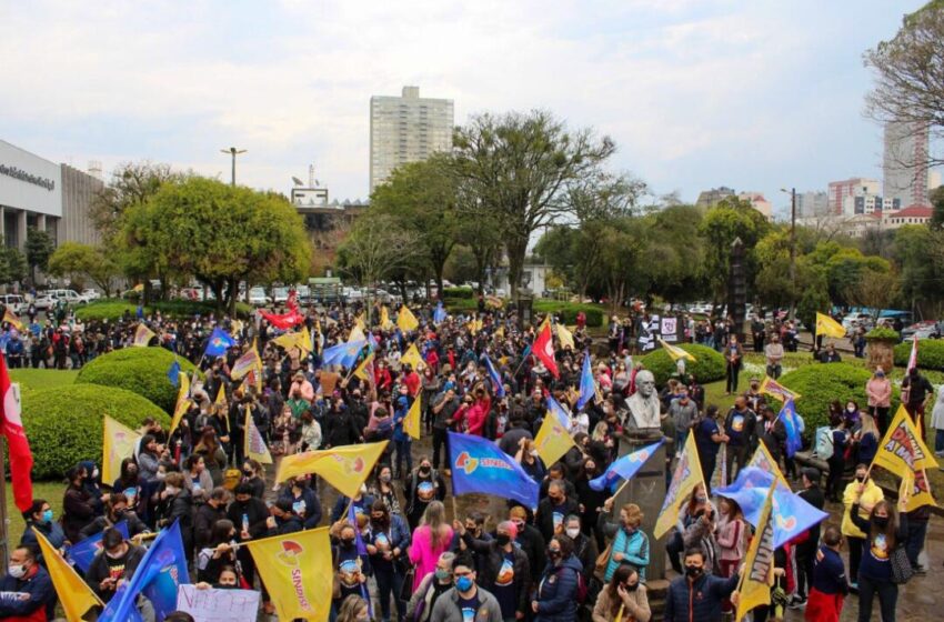 Servidores municipais mostram sua força em ato contra a reforma administrativa (PEC 32/2020)
