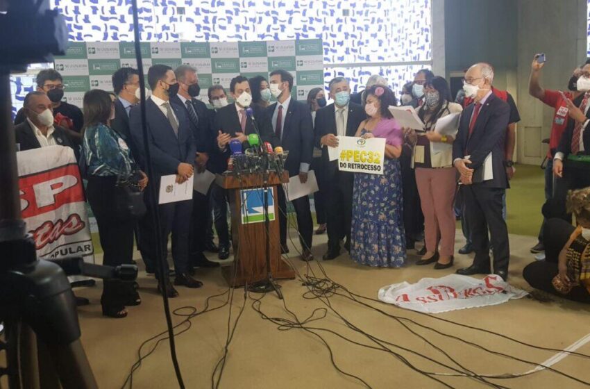 Reforma administrativa: Pressão nacional dos servidores adia votação da PEC na Comissão Especial