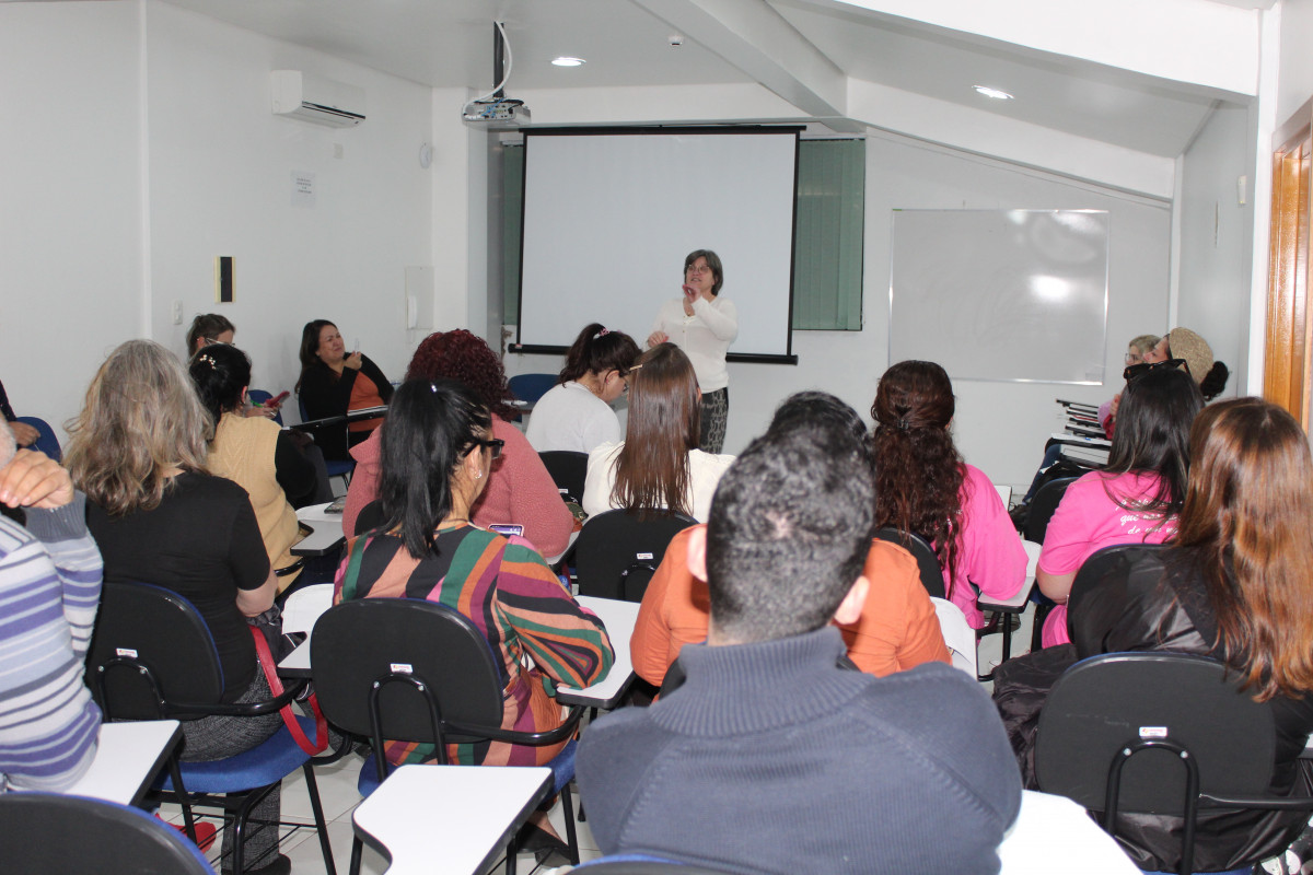 LABORATÓRIO DE INFORMÁTICA EDUCATIVA DA ESCOLA ANGELINA SASSI