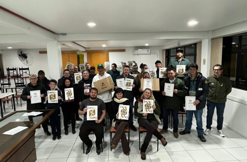 Campeonato de Canastra do Sindiserv premia campeões e destaca participação feminina