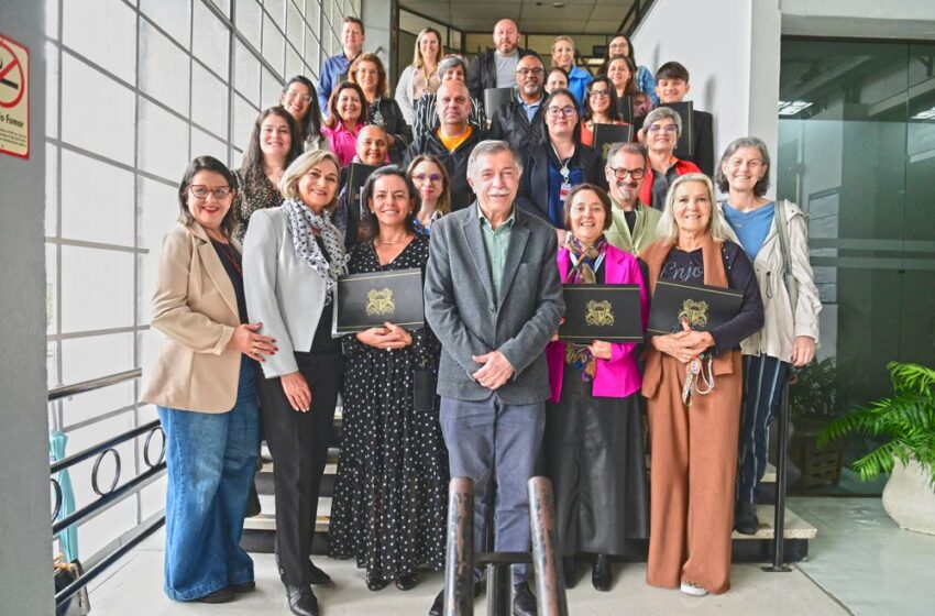  Diretores do Sindiserv são empossados no Fórum Municipal de Educação