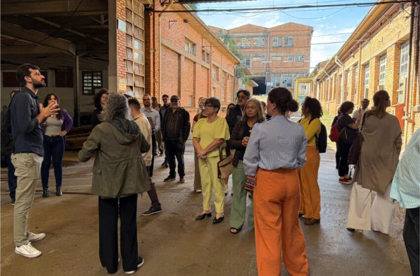 Sindicatos e movimentos sociais visitam complexo da Maesa com representantes do Ministério da Cultura
